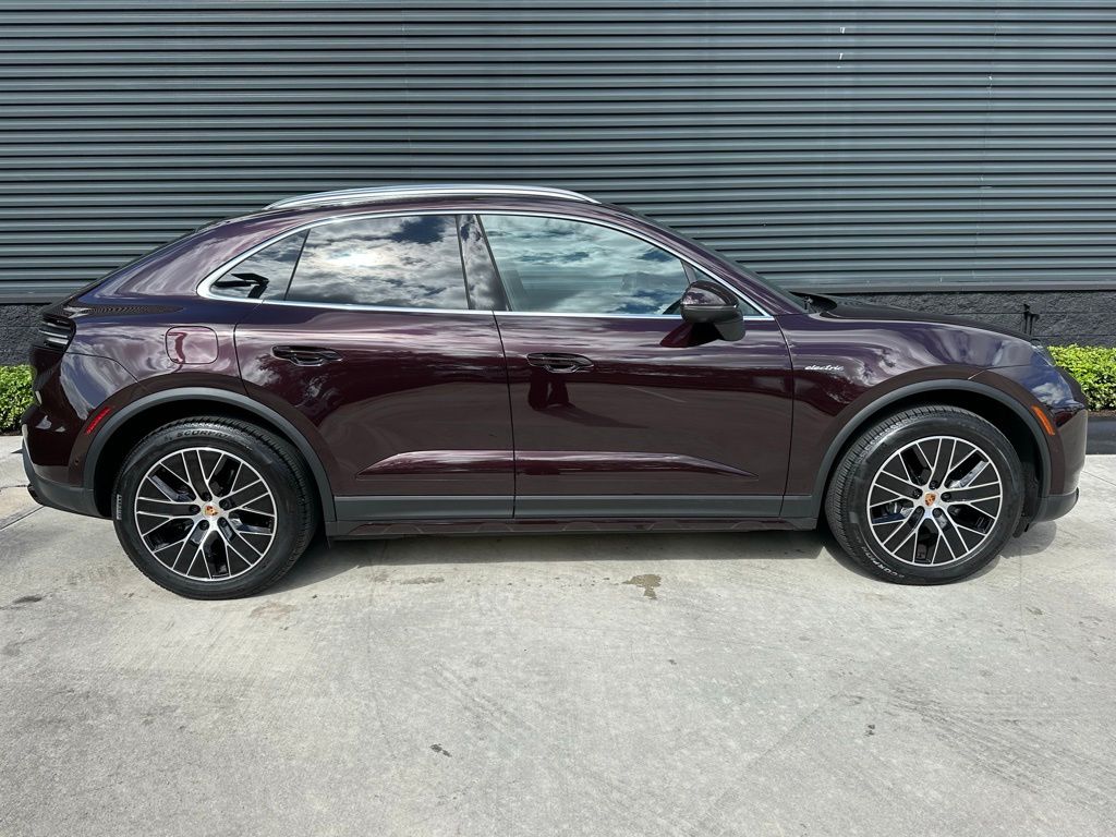 Thumbnail: 2025 Porsche Macan - 10