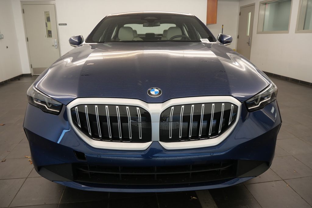 2025 BMW 5 Series 530i xDrive 9