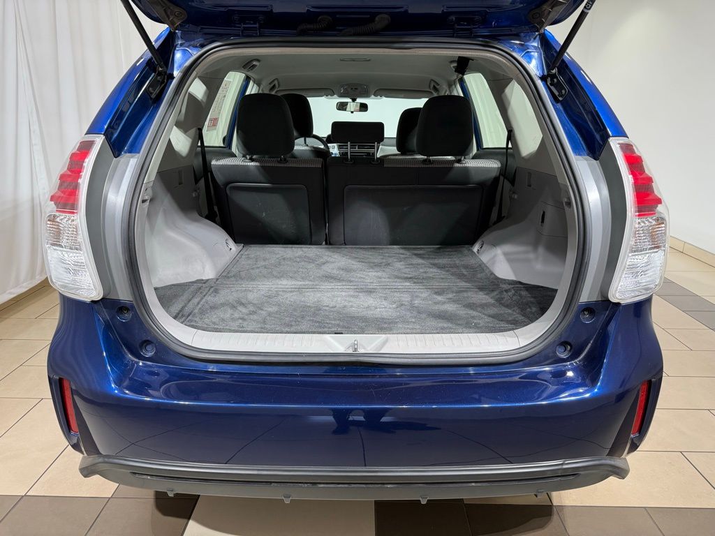 Thumbnail: 2015 Toyota Prius v - 12