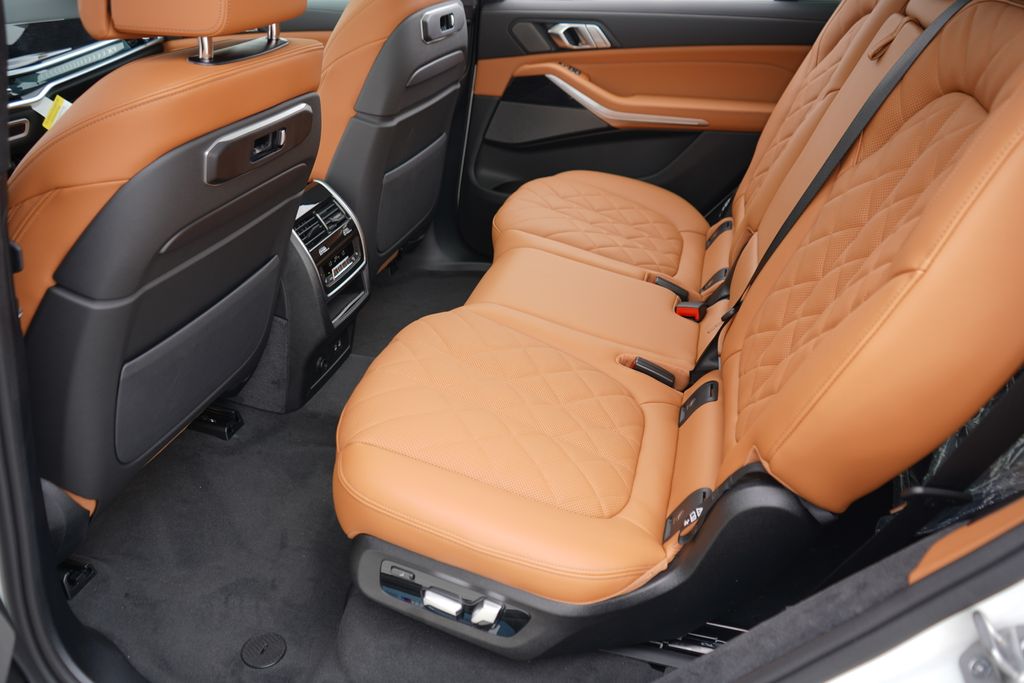 Thumbnail: 2026 BMW X7 - 19