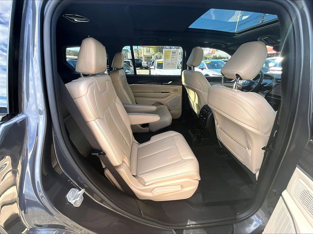 2023 Jeep Grand Cherokee L — photo 16