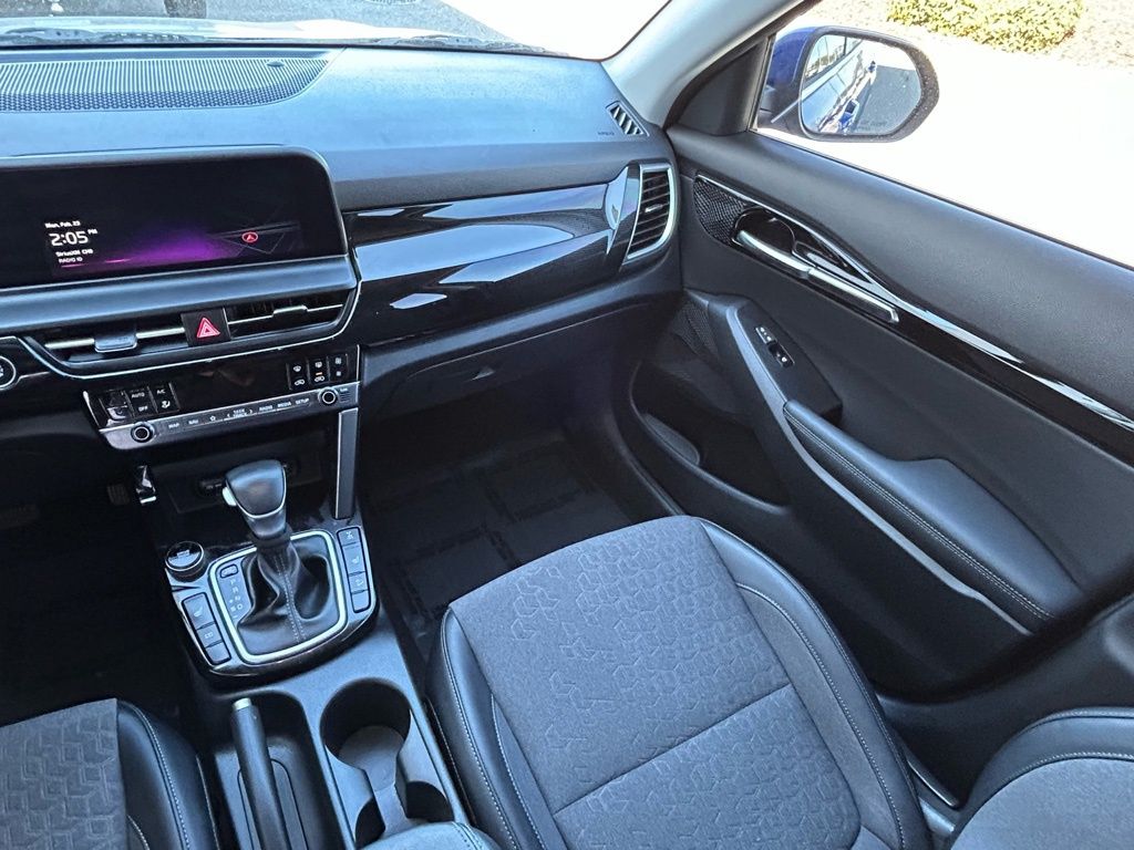 Used 2024 Blue Kia X-Line image 9