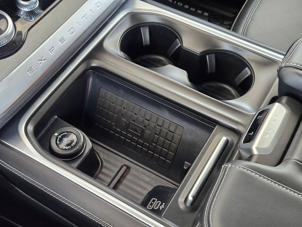 Used 2025 Ford Expedition SUV