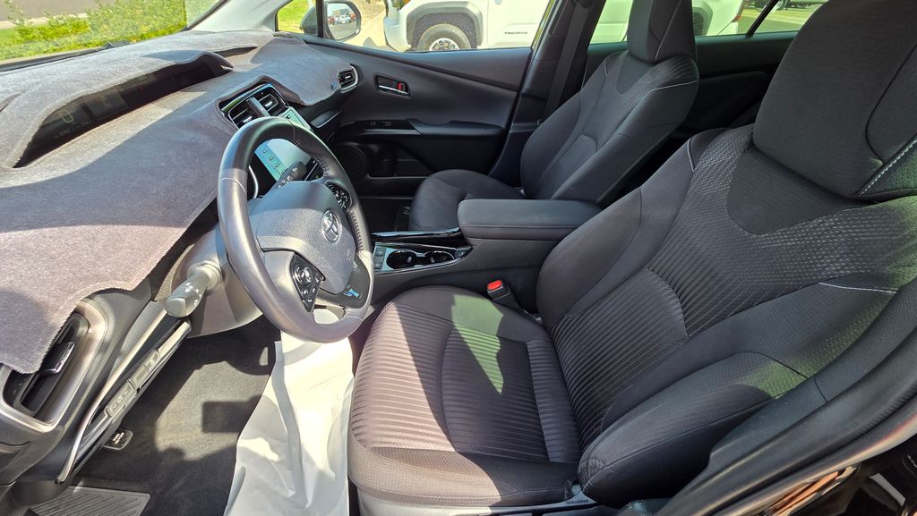 Thumbnail: 2022 Toyota Prius Prime - 18