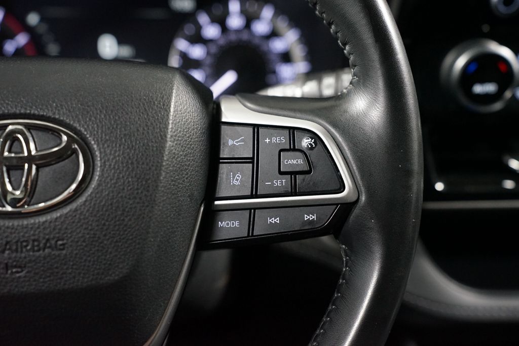 Thumbnail: 2023 Toyota Highlander - 13