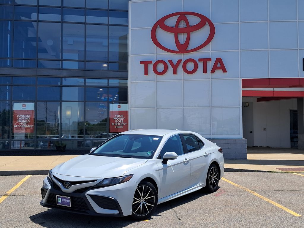 Super White 2023 Toyota Camry Sedan Front-Wheel Drive 8-Speed Automatic