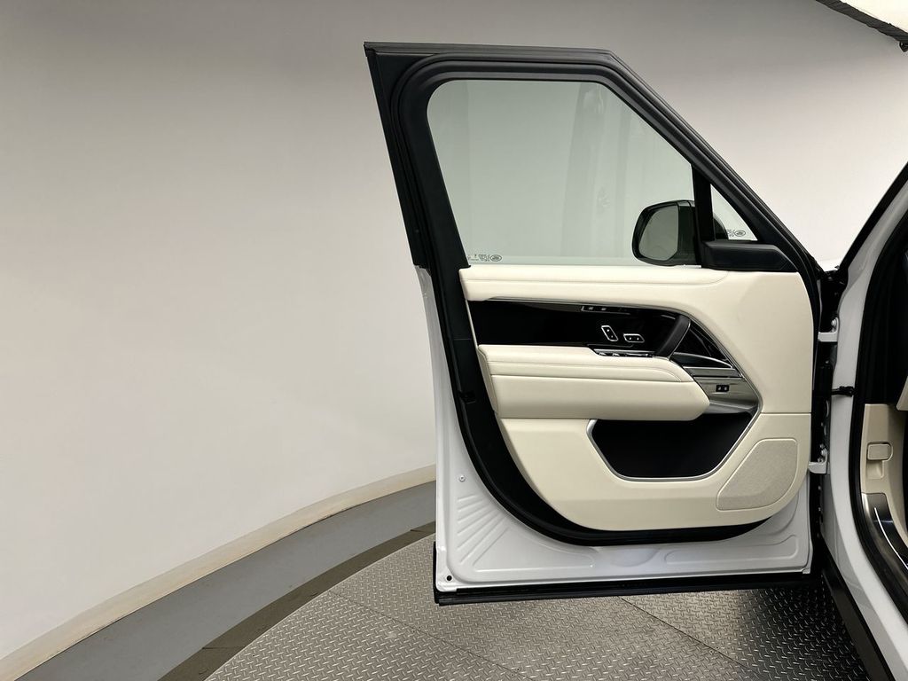 Thumbnail: 2025 Land Rover Range Rover - 8