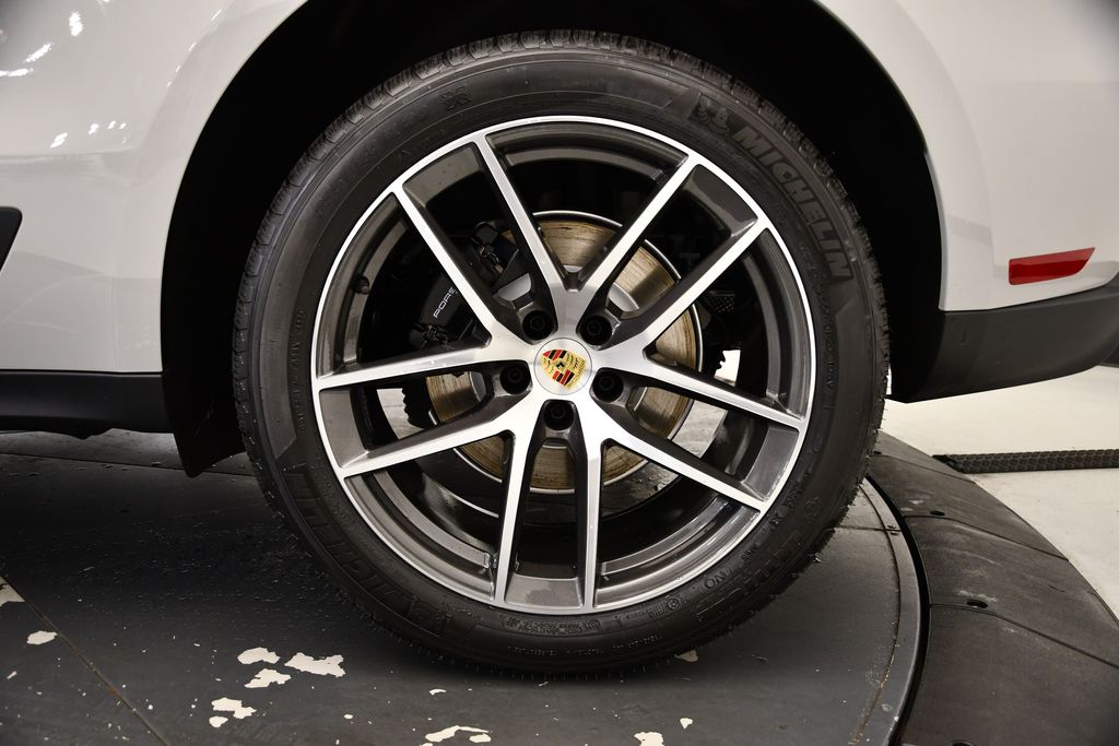 Thumbnail: 2025 Porsche Macan - 13