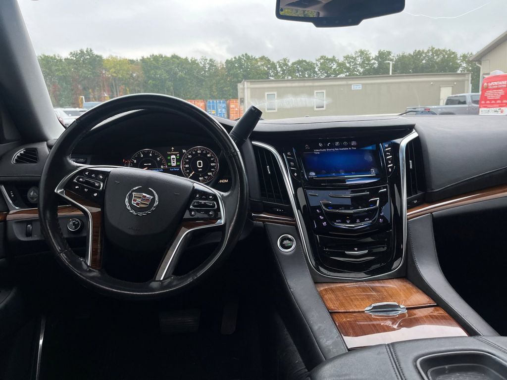 2015 Cadillac Escalade ESV Luxury 9