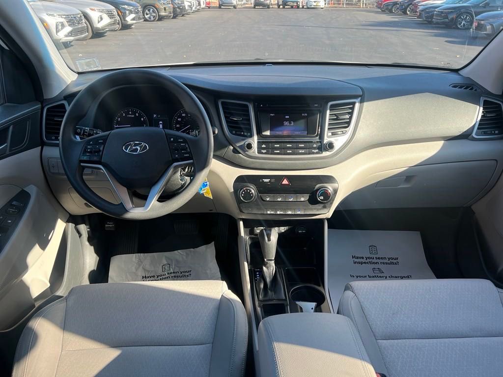 2017 Hyundai Tucson SE 12