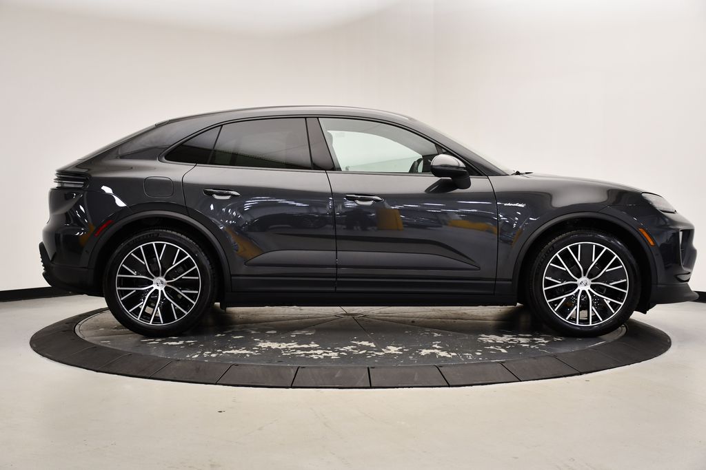 Thumbnail: 2025 Porsche Macan - 8