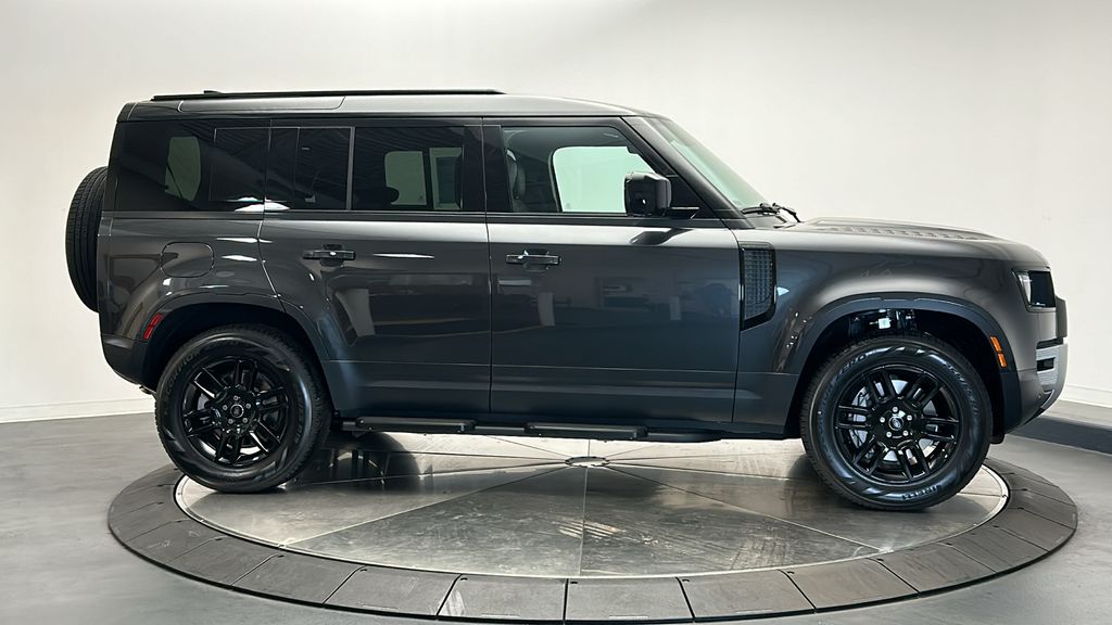 2025 Land Rover Defender 110 6