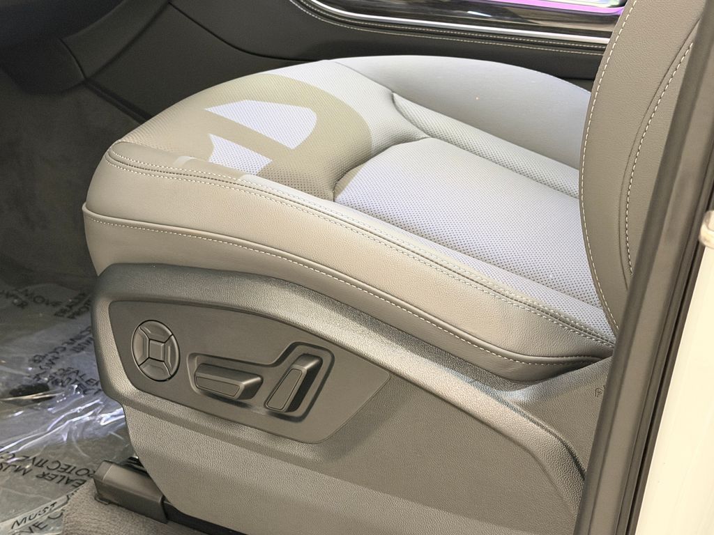 Thumbnail: 2026 Audi Q7 - 26