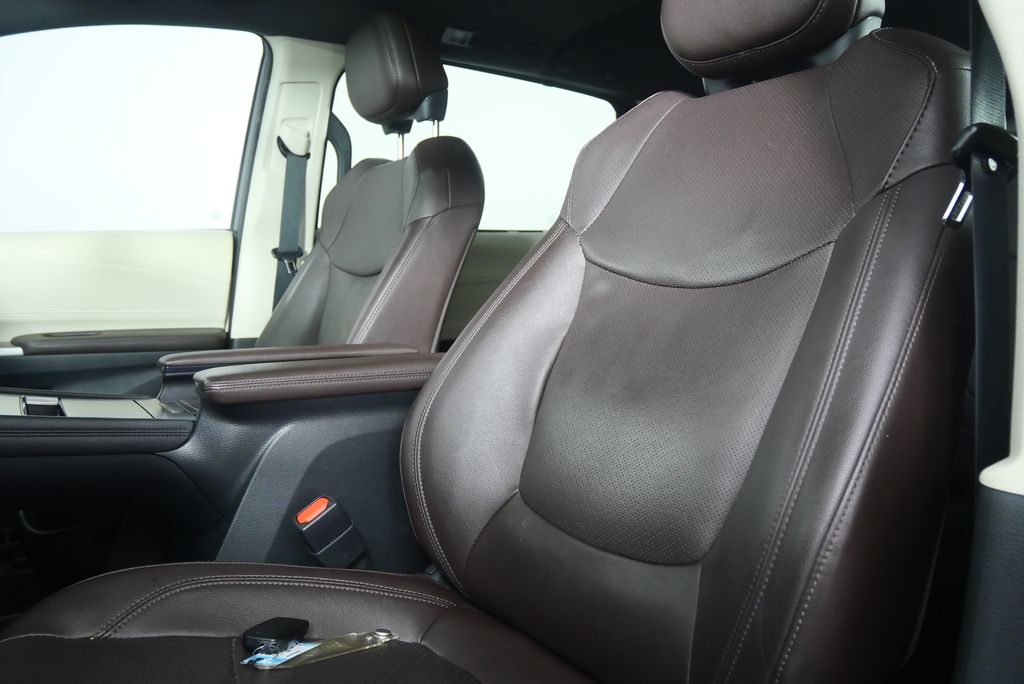 Thumbnail: 2022 Toyota Sienna - 11