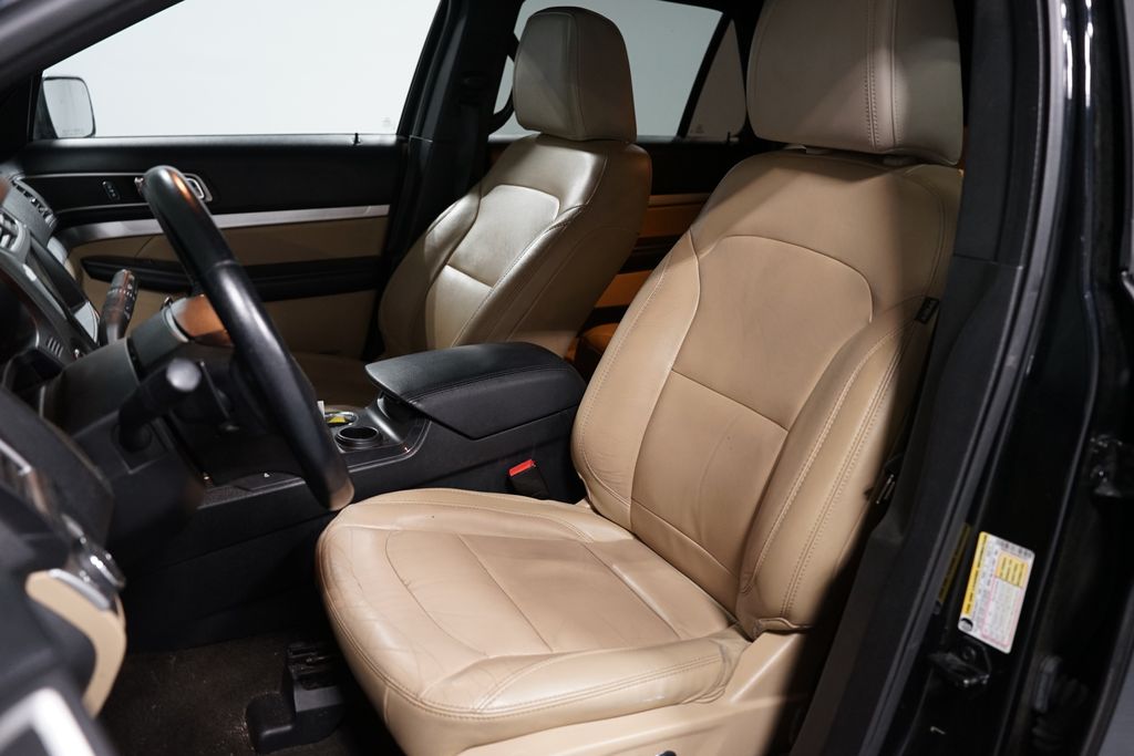 Thumbnail: 2016 Ford Explorer - 6