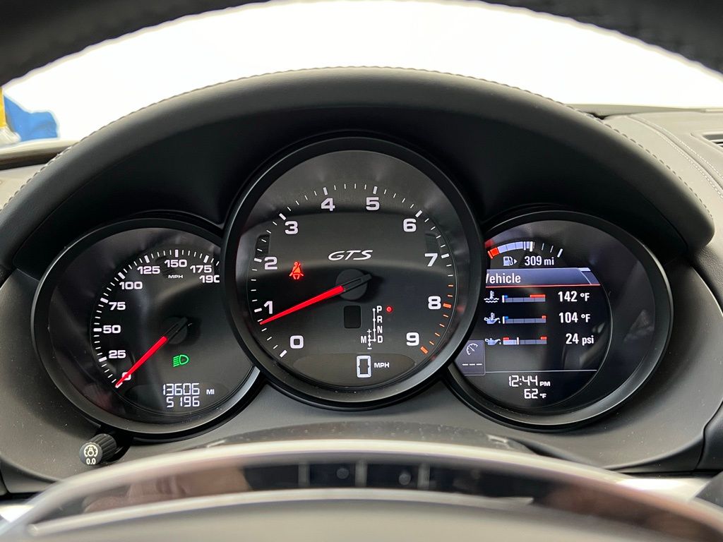 Thumbnail: 2015 Porsche Cayman - 10