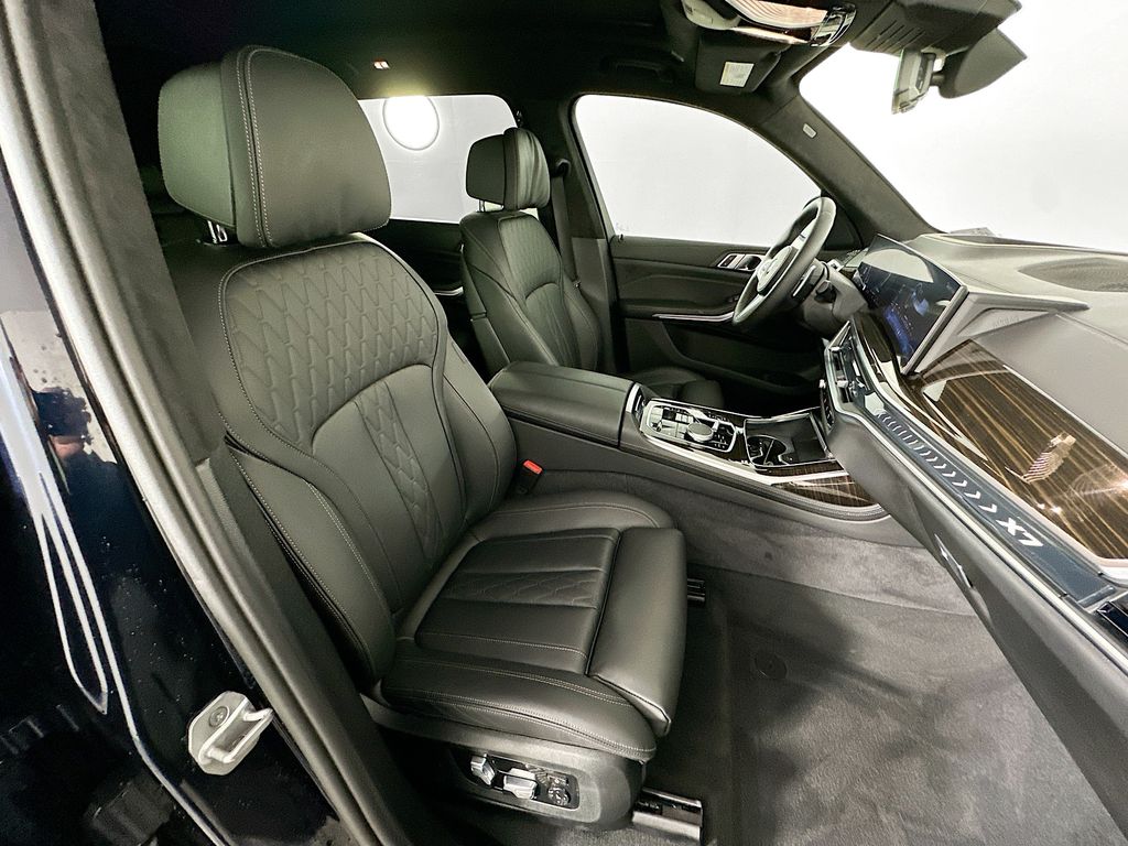 Thumbnail: 2025 BMW X7 - 27