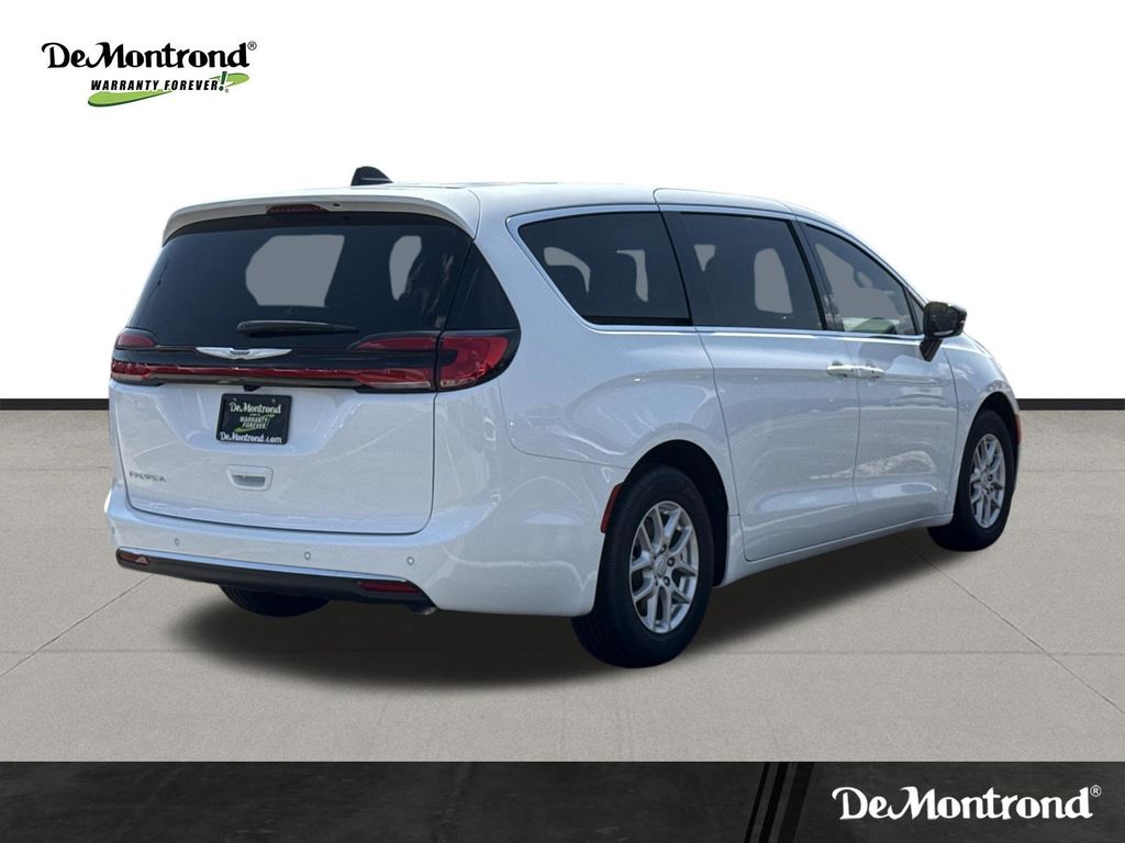 2026 Chrysler Pacifica Select White at River Oaks CDJR