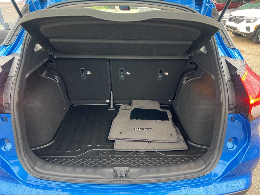 2024 Nissan Kicks SR photo