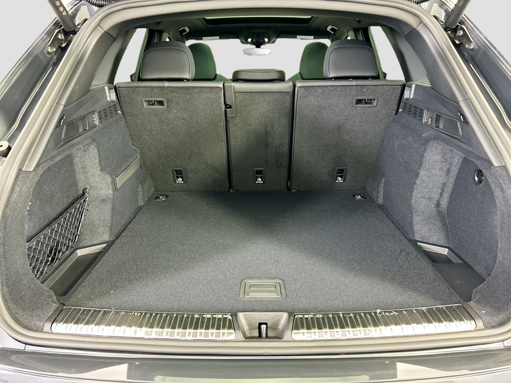 Thumbnail: 2025 Audi SQ5 - 28