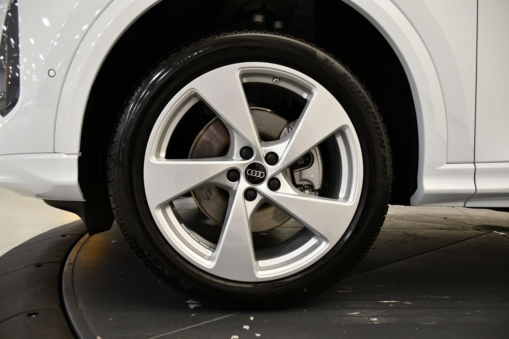 Thumbnail: 2025 Audi Q5 - 13