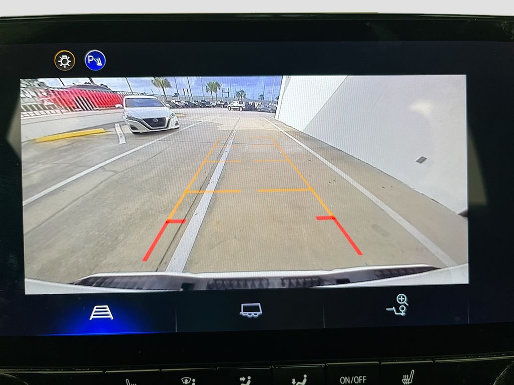 Used 2025 White Chevrolet LT image 14