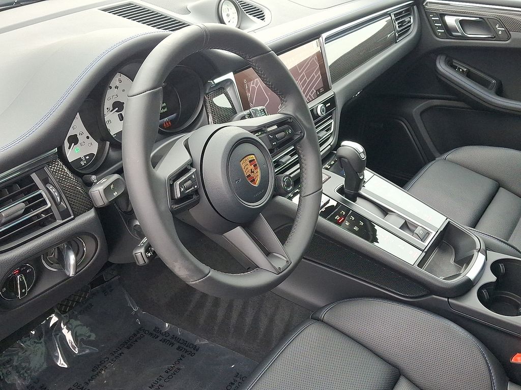 Thumbnail: 2026 Porsche Macan - 4