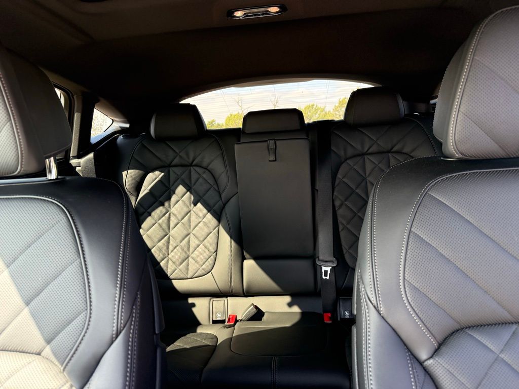 Thumbnail: 2025 BMW X6 - 21