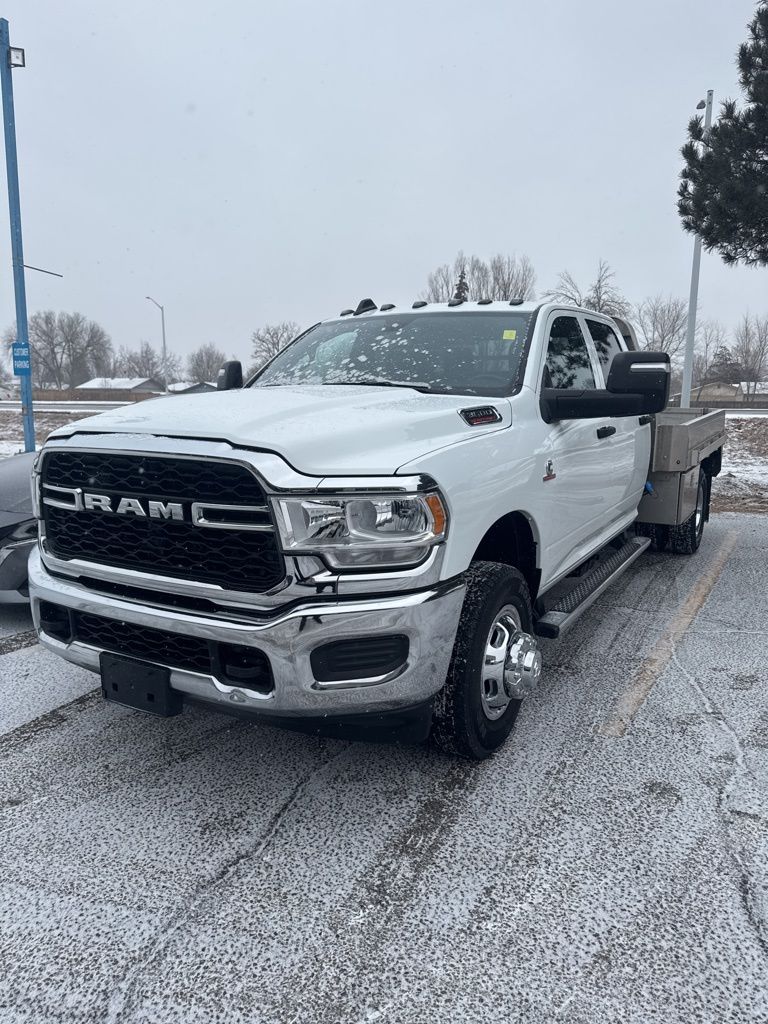 2024 RAM 3500 Chassis Tradesman Crew Cab LB DRW 4WD