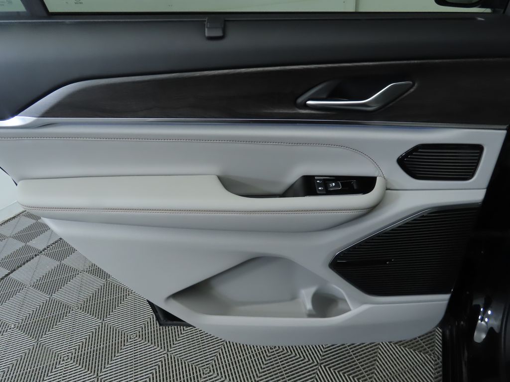 Thumbnail: 2021 Jeep Grand Cherokee L - 28