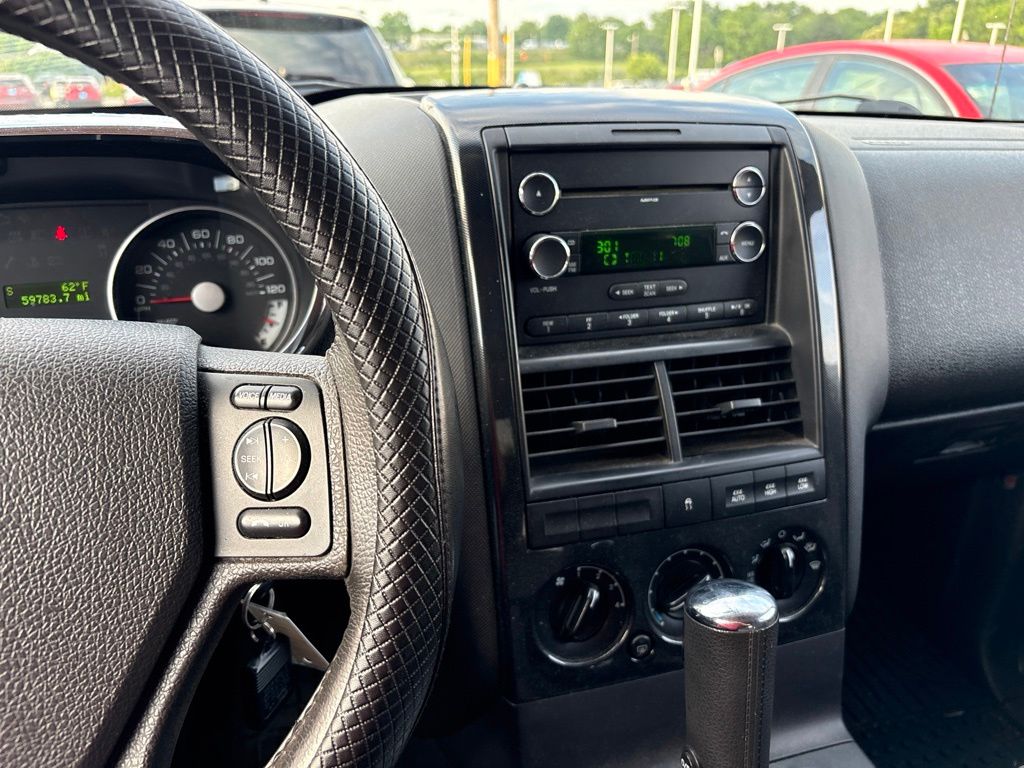 2010 Ford Explorer — photo 7