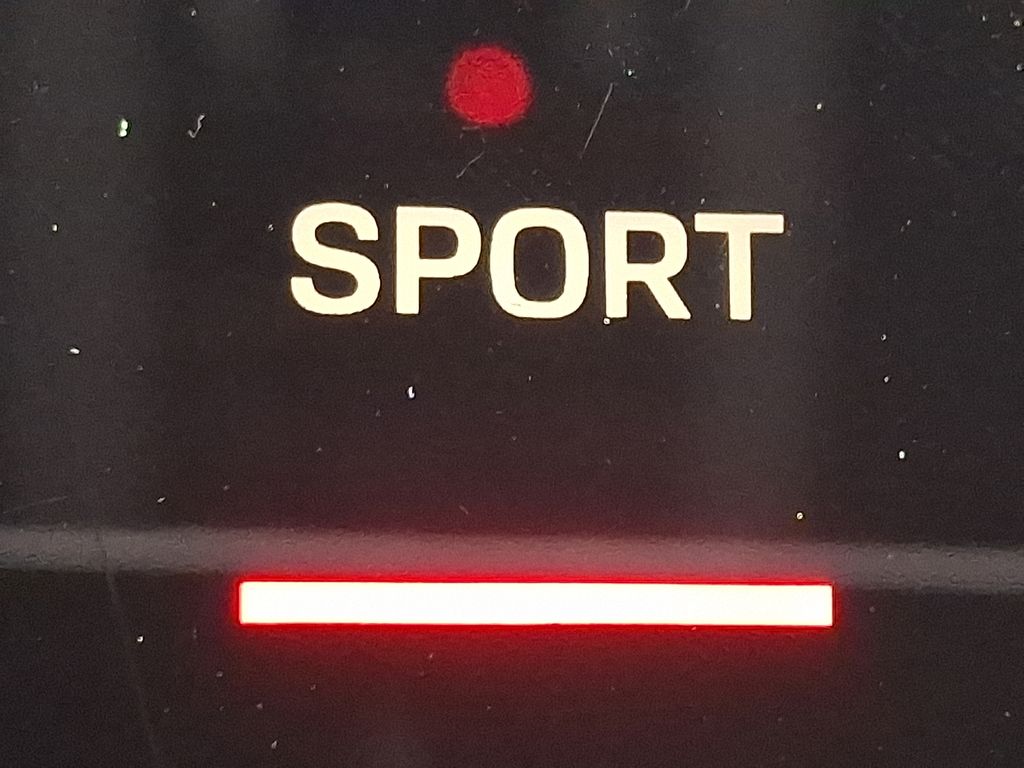 Thumbnail: 2022 Porsche Macan - 25