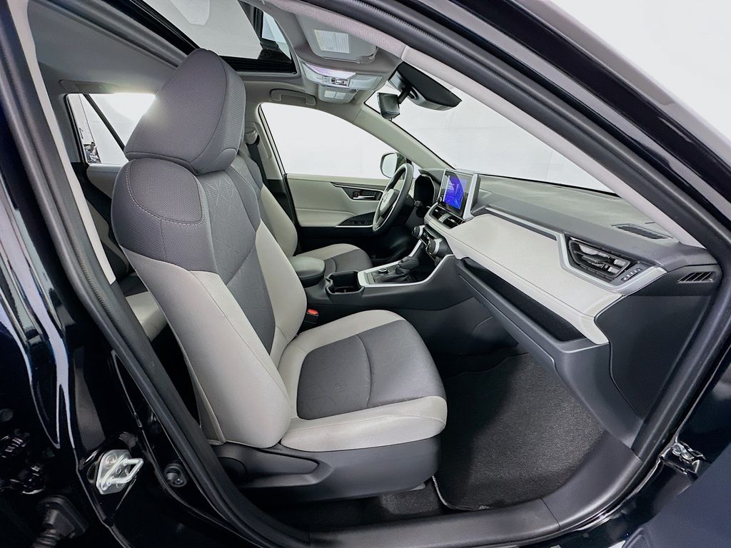 Thumbnail: 2025 Toyota RAV4 - 29