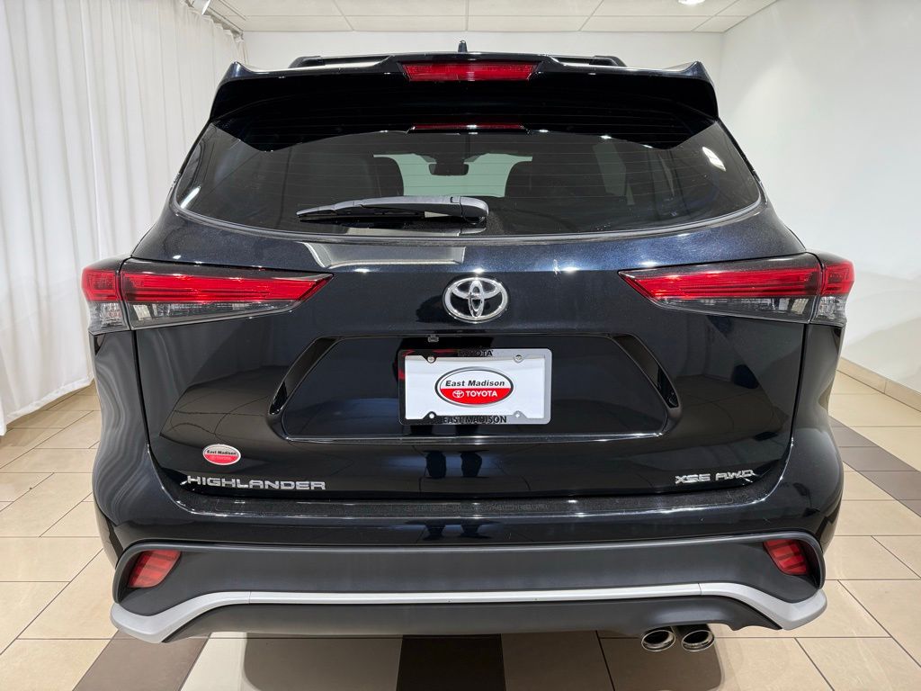 Thumbnail: 2023 Toyota Highlander - 4