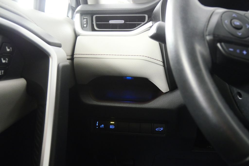 Thumbnail: 2019 Toyota RAV4 - 19