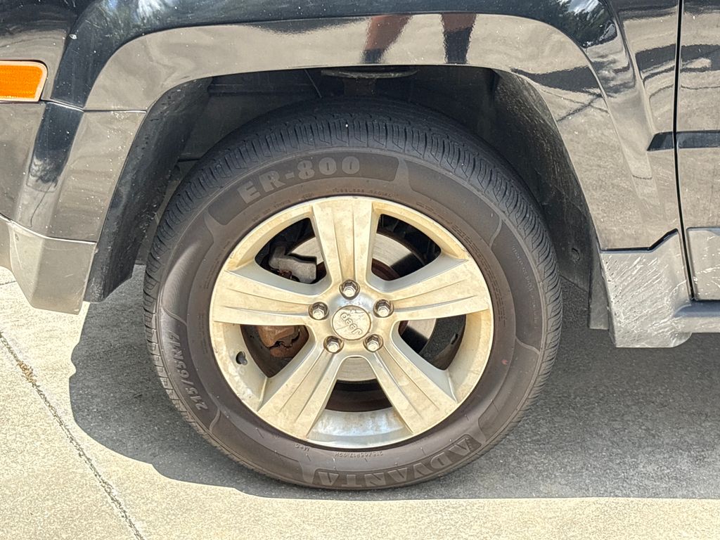Used 2014 Black Jeep Sport image 12