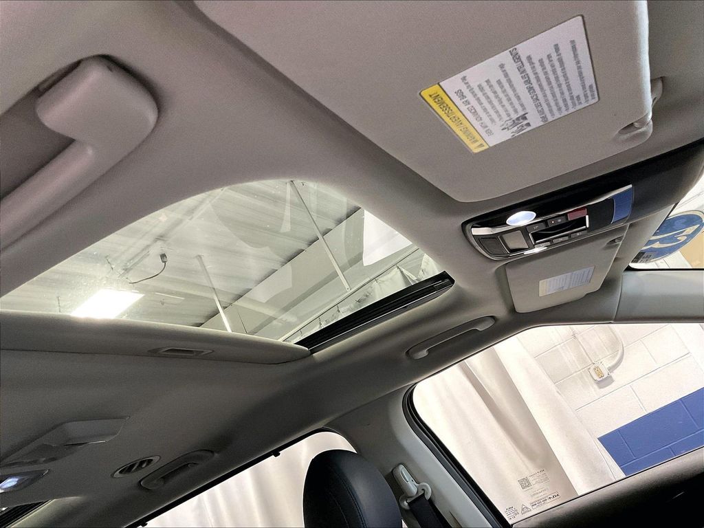 2023 Kia Carnival — photo 22