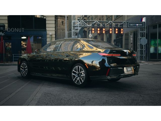 Thumbnail: 2026 BMW 7 Series - 2