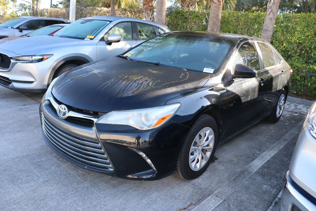 2015 Toyota Camry LE Hero Image