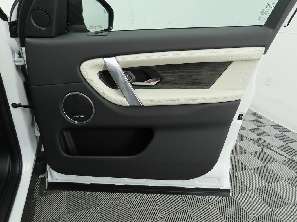 Thumbnail: 2023 Land Rover Discovery Sport - 26