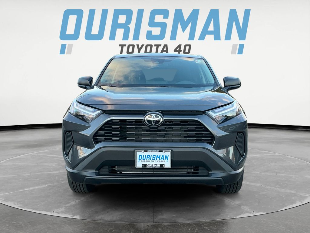 2025 Toyota RAV4 LE's photo