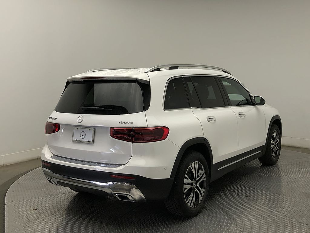 2024 Mercedes-Benz GLB 250 7