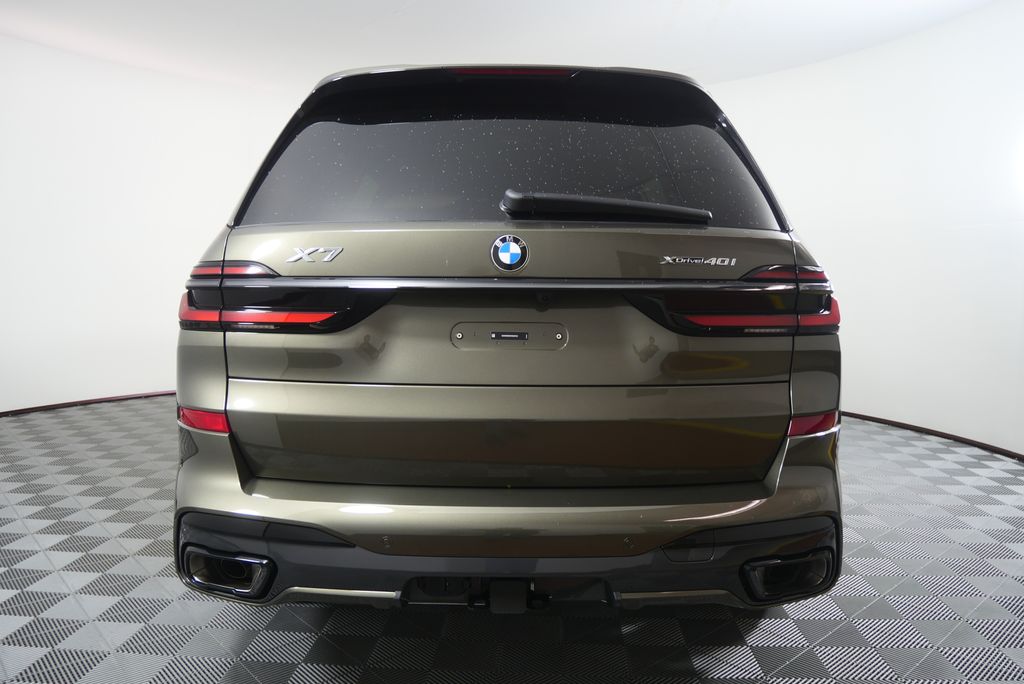 Thumbnail: 2027 BMW X7 - 4