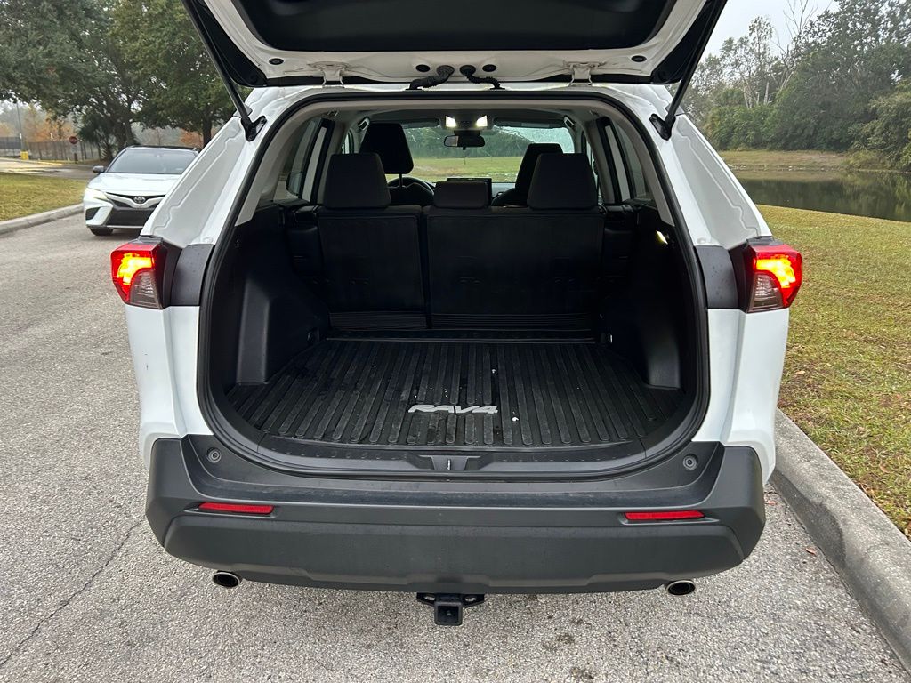 Thumbnail: 2022 Toyota RAV4 - 10