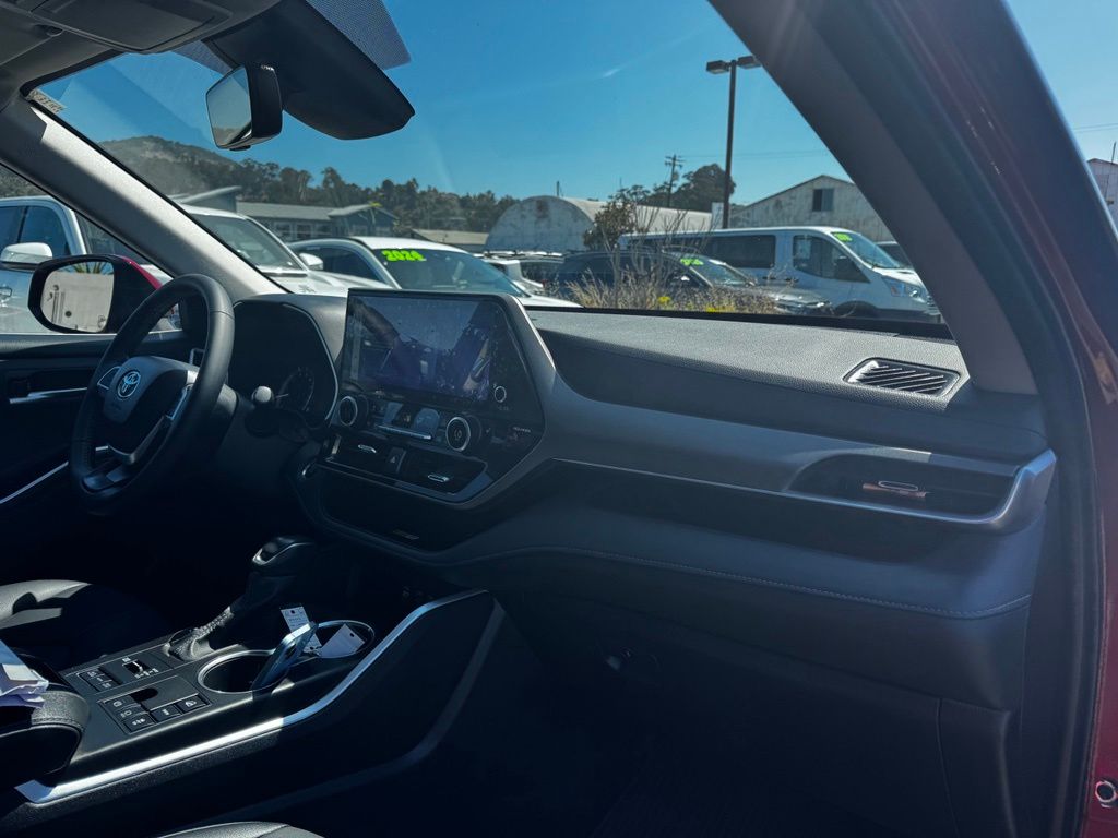 Used 2024 Toyota Highlander SUV