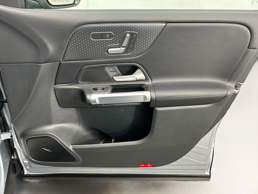 Thumbnail: 2025 Mercedes-Benz GLB - 23