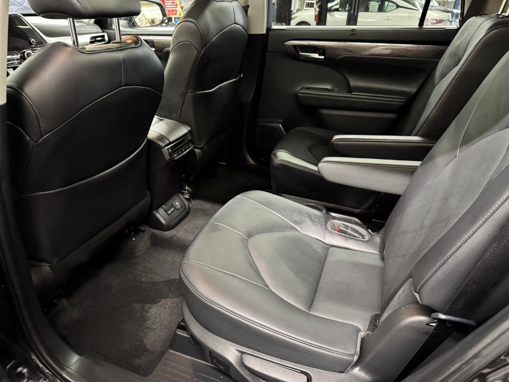 2023 Toyota Highlander Platinum