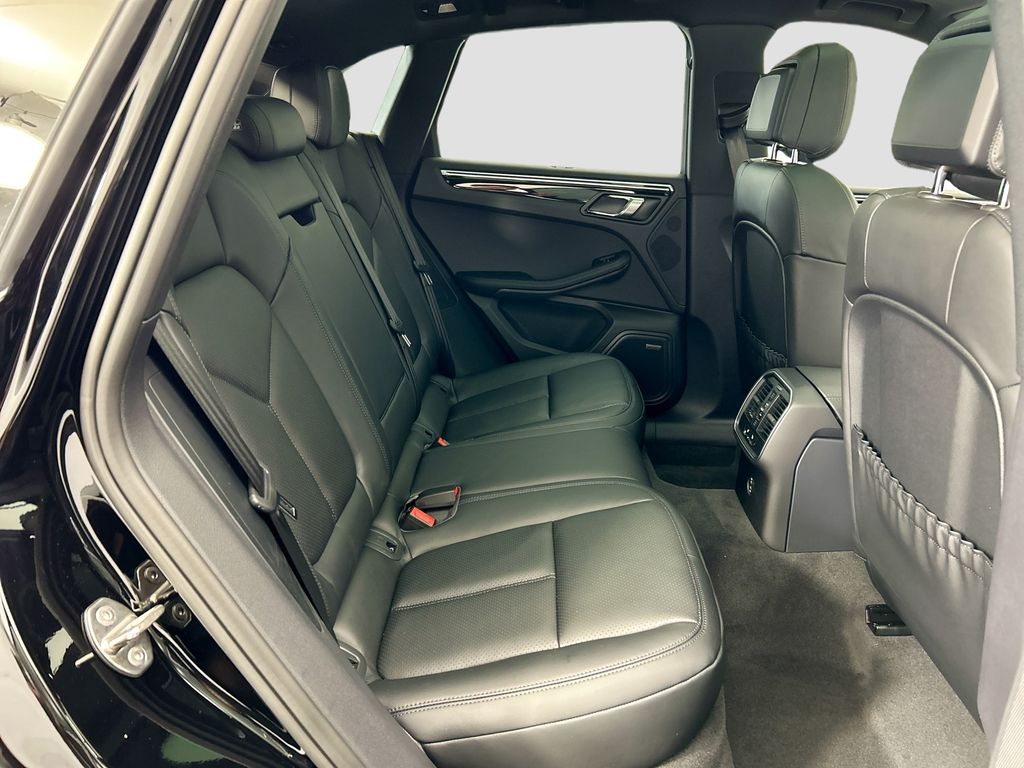 Thumbnail: 2026 Porsche Macan - 23