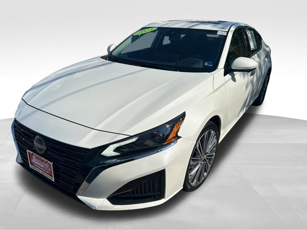 Used 2023 White Nissan 2.5 SL image 2