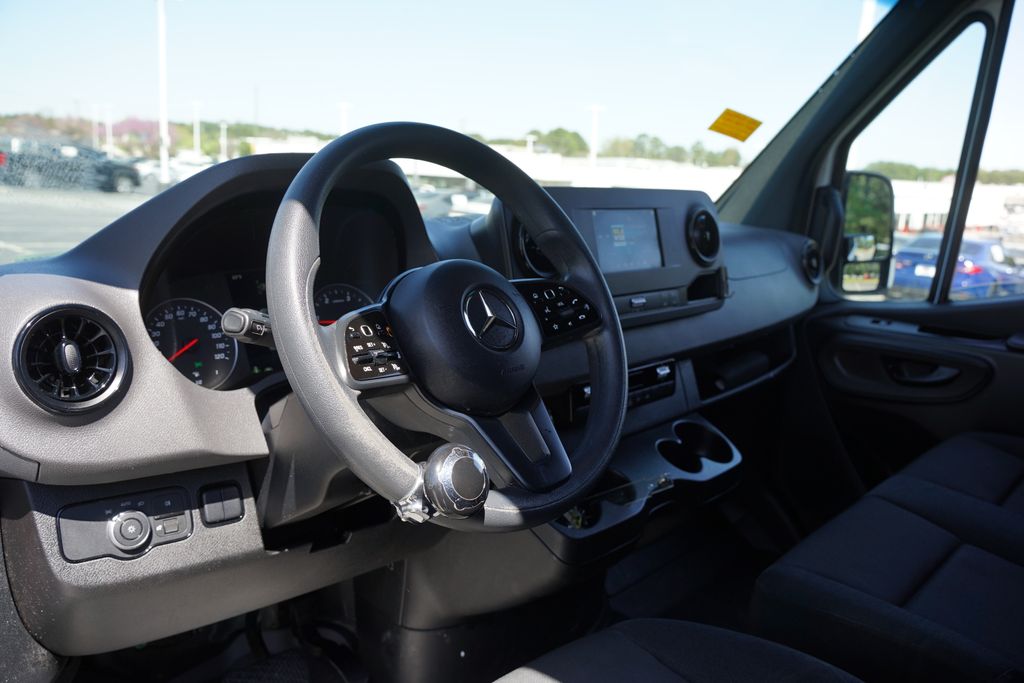 Thumbnail: 2024 Mercedes-Benz Sprinter - 11
